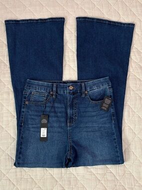 Fashion Nova Play Nice Flared Leg Jeans Sz 11 NWT *